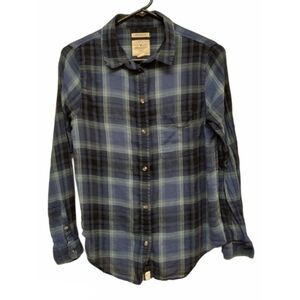 American Eagle boyfriend fit plaid button up shirt